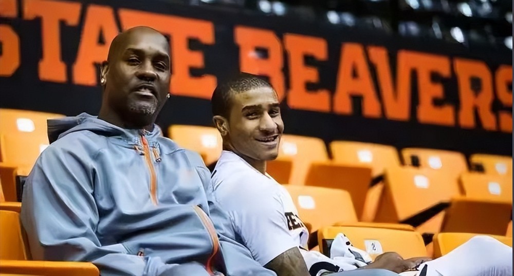 罚球线外的 罚球线外的